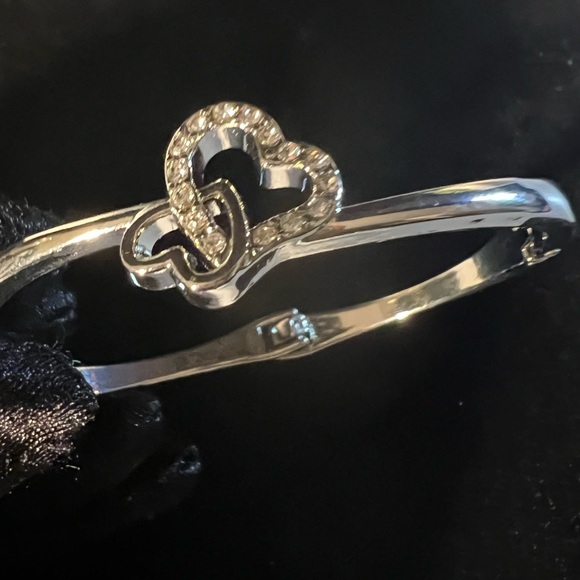 Double Heart Bracelet NWOT - Picture 1 of 5